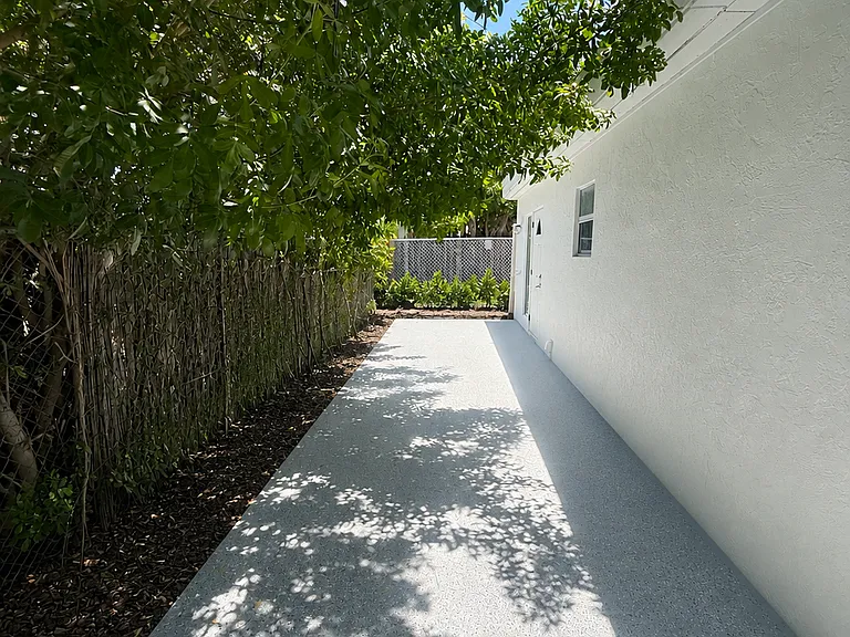 410 S Ocean Breeze #3 — Photo 2