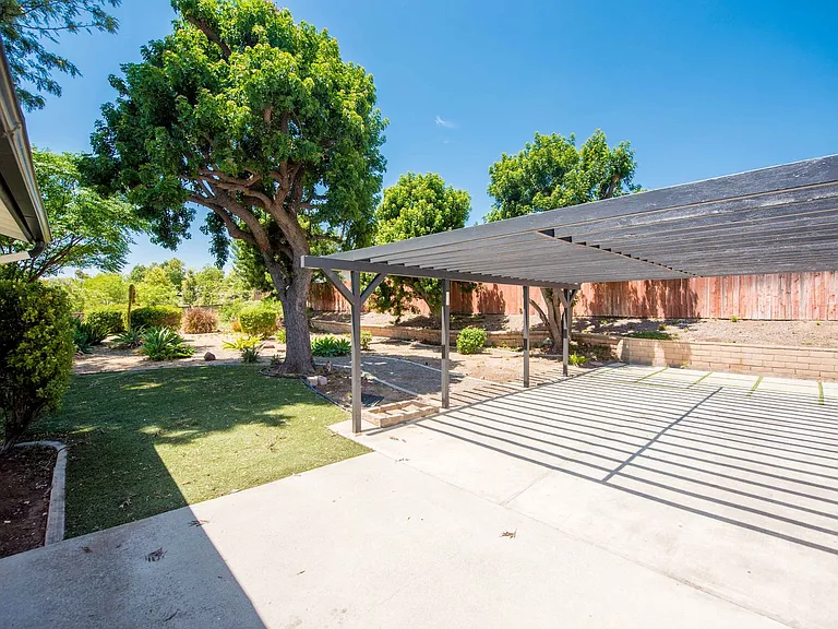 4395 Avenida De Las Flores — Photo 39