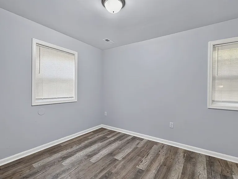 201 57th St NE — Photo 13