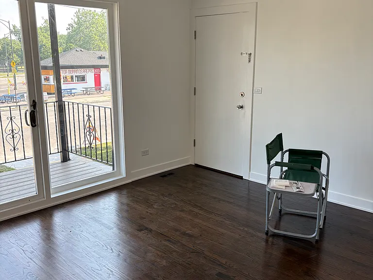 7946 W Addison St #2 — Photo 4
