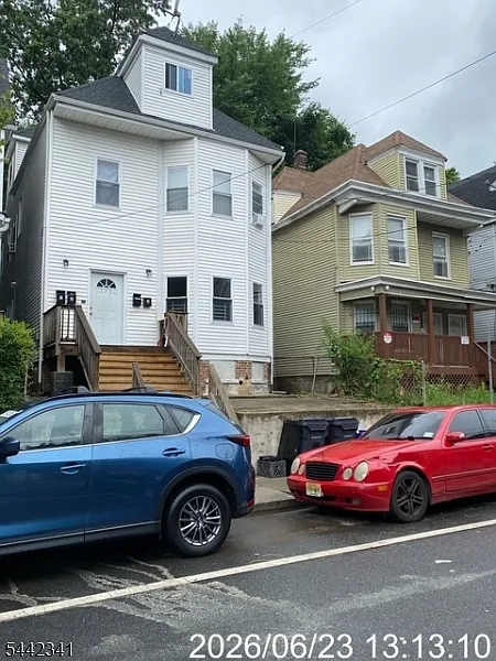 4 bed, 1.0 bath, $2,500 — Photo 2