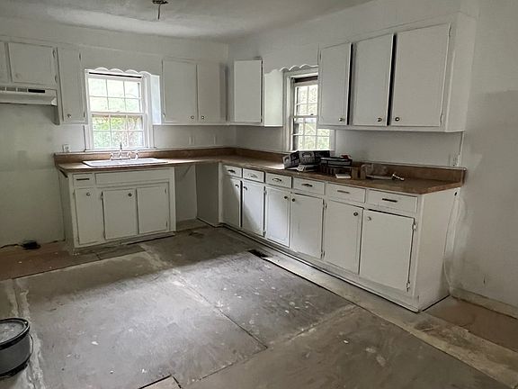 5th image of 1063 W Broad St