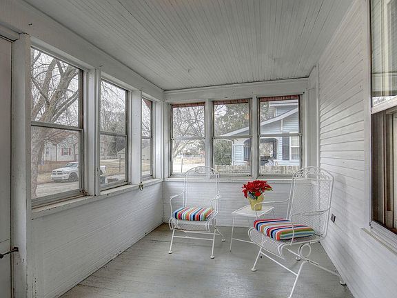 2nd image of 1105 Hill St