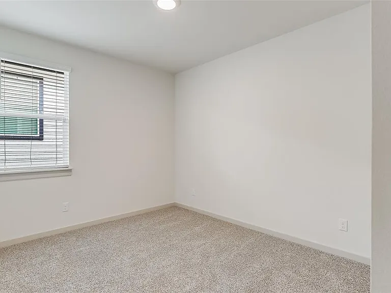 341 Wilshire Rd — Photo 23