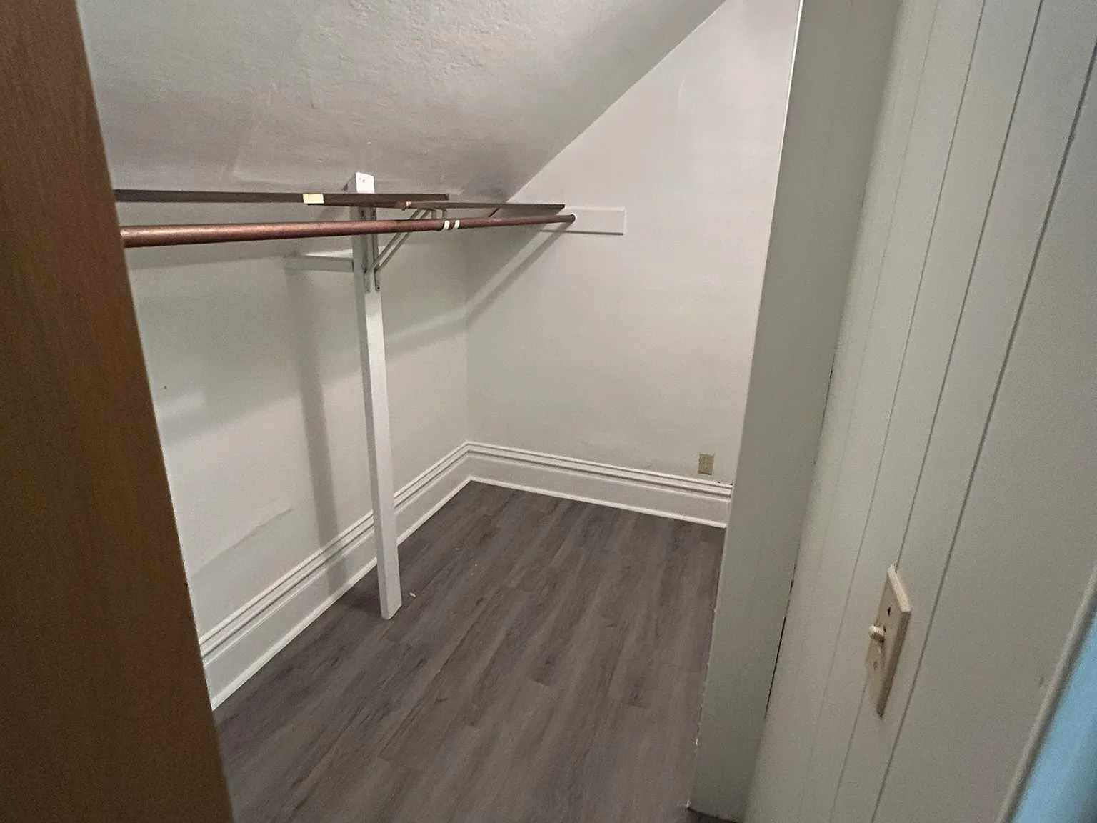 1 bed, 900 sqft, $995 — Photo 2