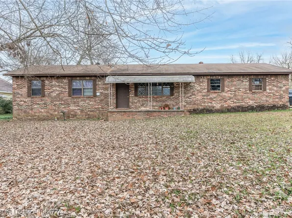 1701 N 5th St, Paris, AR 72855