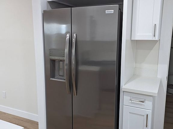 4th image of 10813 Larch Ave #10817