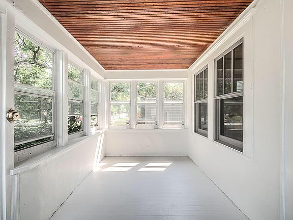 3rd image of 1358 Lafond Ave
