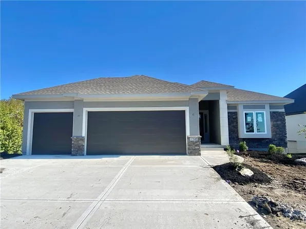 9291 Gander St, Lenexa, KS 66227