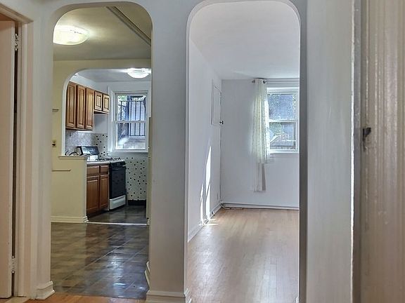 4th image of 3357 28th St #1F