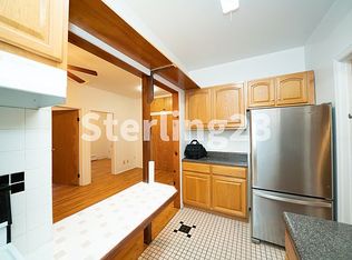 25-14 27th St #1R, Astoria, NY 11102