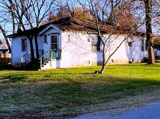 300 E Rock St, Aurora, MO 65605