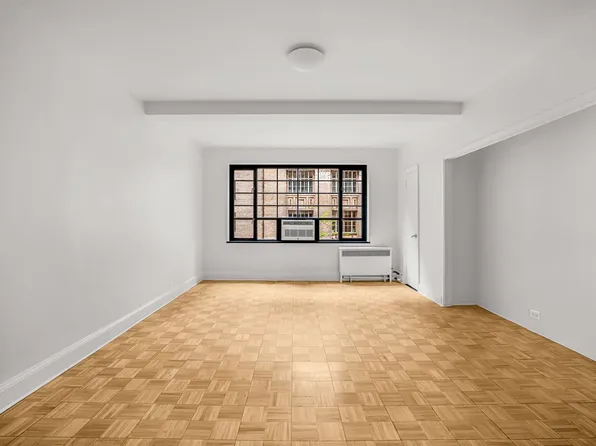 307 East 44th Street image 1 of 28