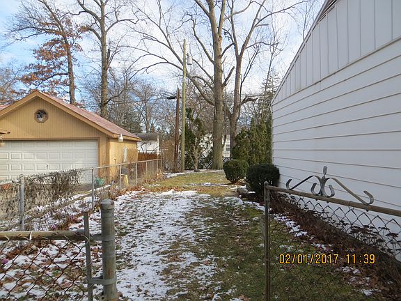 SIDE YARD