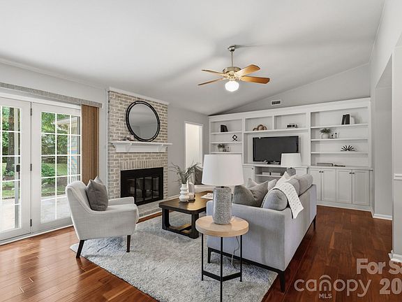 5th image of 11831 Parks Farm Ln