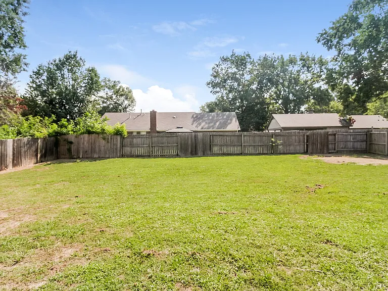 4580 Blandford Dr — Photo 16
