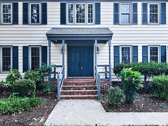 4th image of 216 Admiral Ct