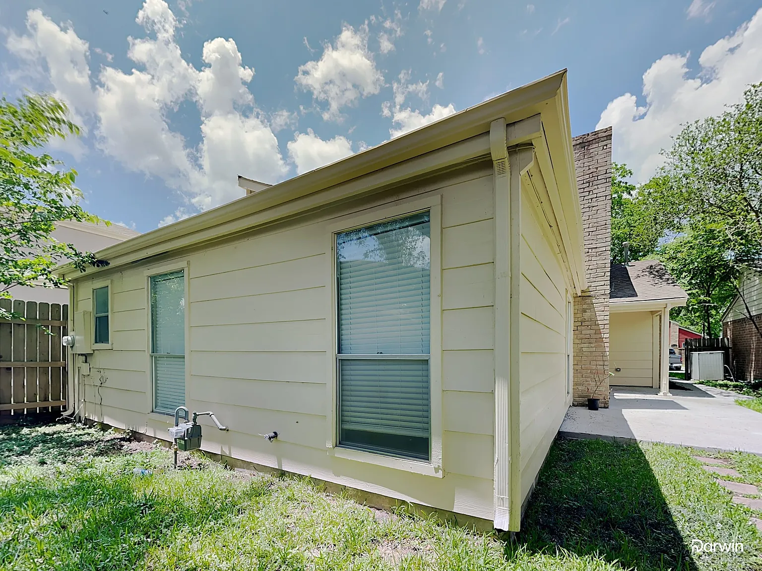3 bed, 2.5 bath, 2182 sqft, $2,065 — Photo 2