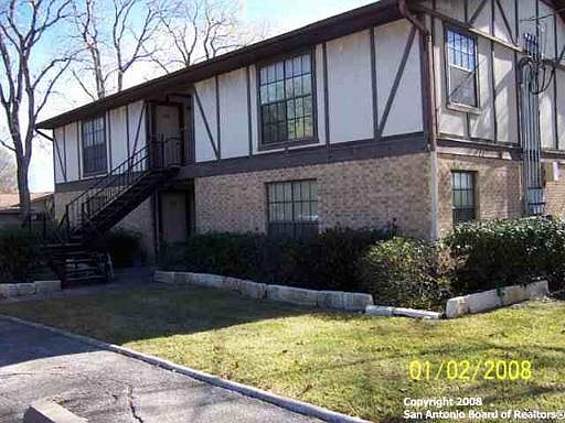 1st image of 819 W PERRYMAN ST