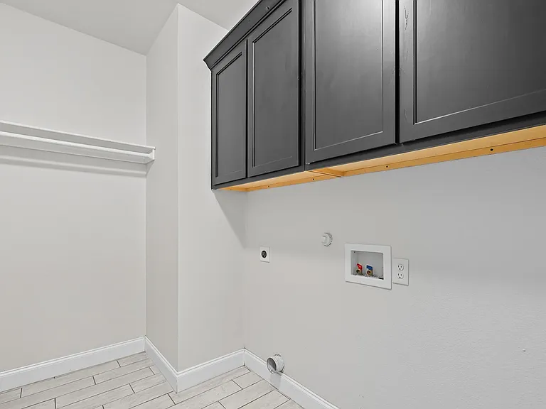 2911 Marshall St — Photo 17