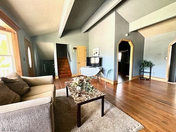 4th image of 916 West Dr