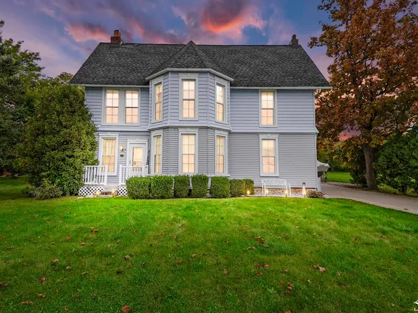 20423 W River Rd, Grosse Ile, MI 48138