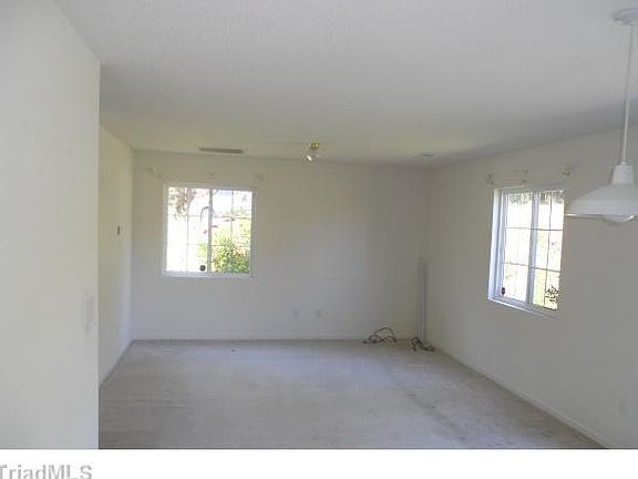 4th image of 1115 Edinburgh Dr