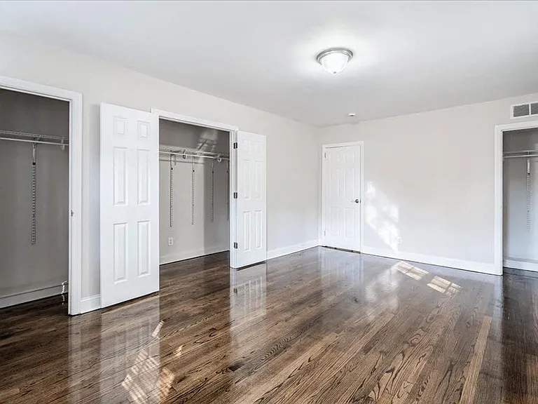 Scotland Park Townhomes — Photo 31