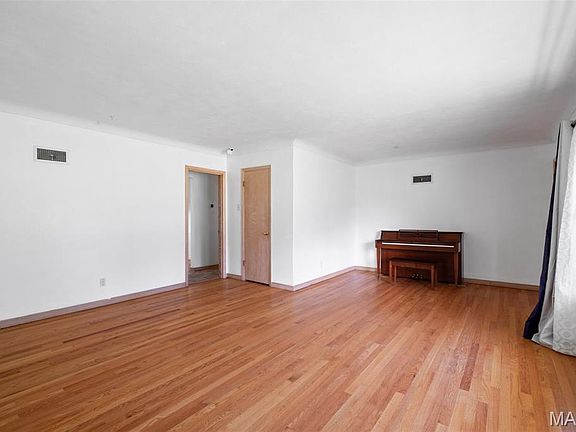 5th image of 10634 Larkspur Dr