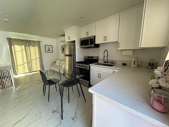 4th image of 20152 Gilmore St #20150