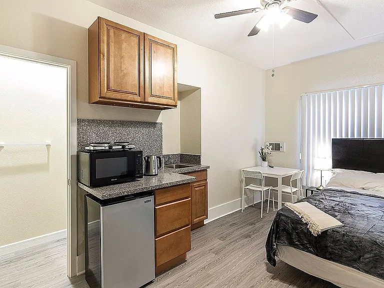 Portside Studio Apartments — Photo 30