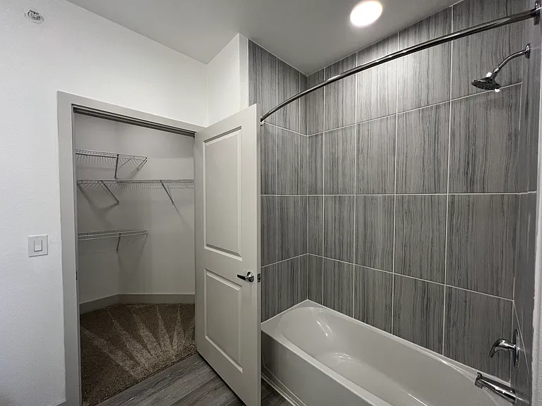 Hackberry Ln — Photo 15