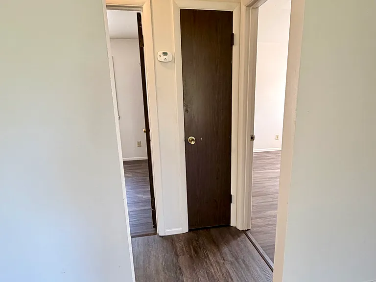 1025 Shackelford Rd — Photo 5