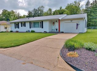 1834 Hilltop Dr, Quincy, IL 62305