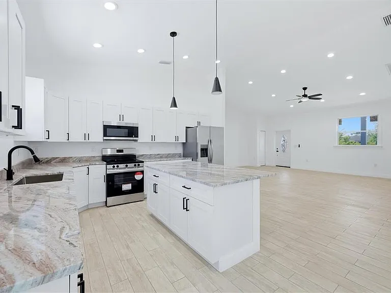 8 Bank Ct — Photo 9