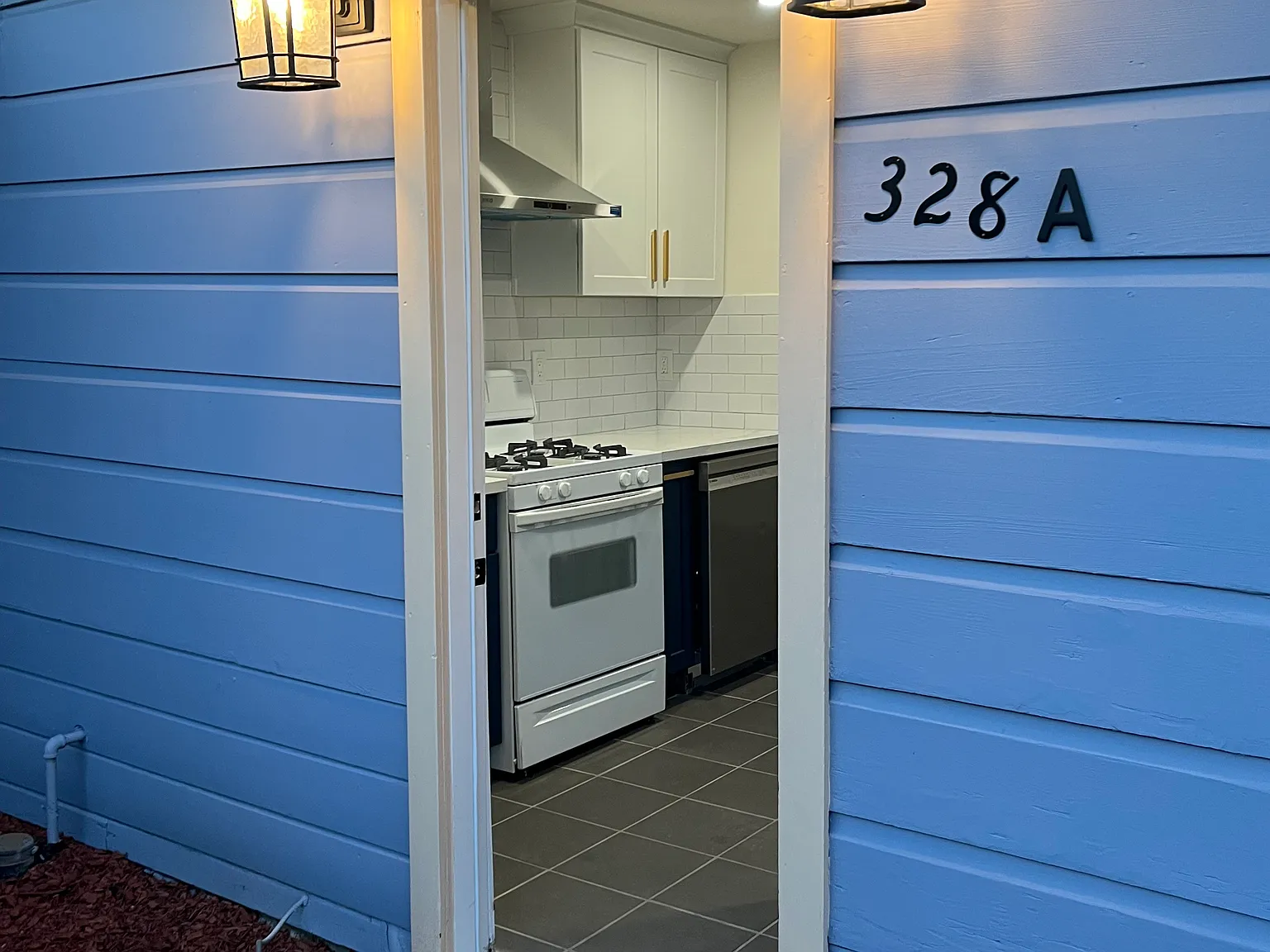 328 N Encinitas Ave — Photo 2