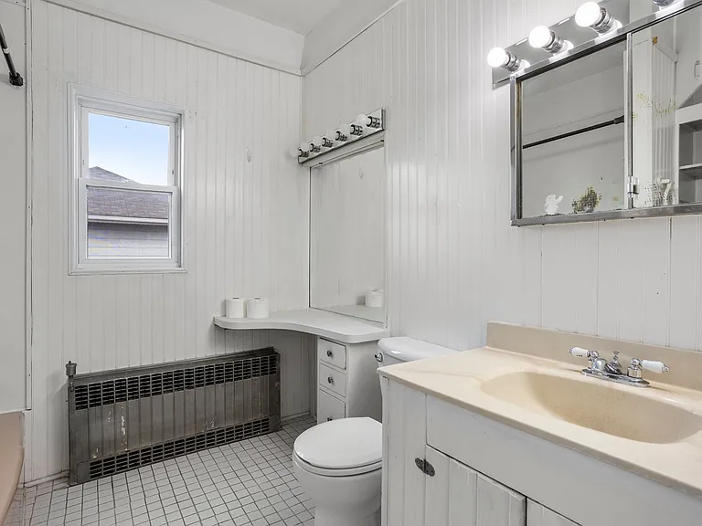 531 Merritt Ave — Photo 11