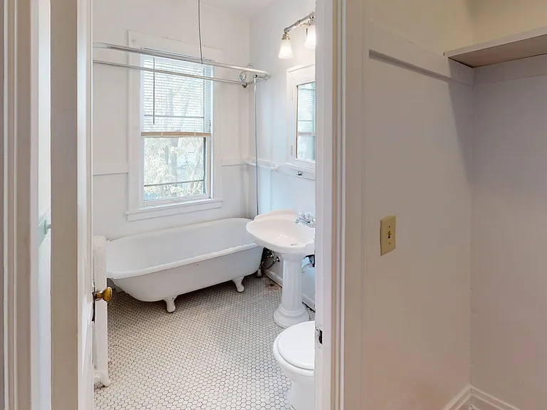 LorWest Flats — Photo 14