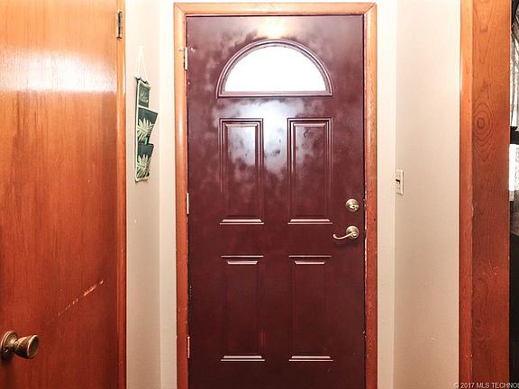 5th image of 4 S Meadowhill Dr