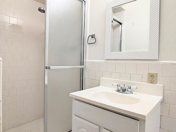 5th image of 3247 S Sherbourne Dr