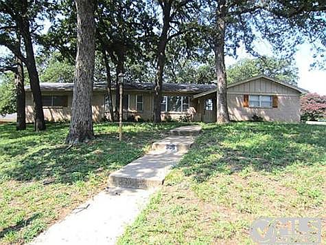 1st image of 905 Circle Ln