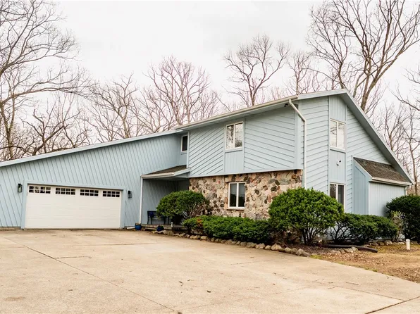 16480 N Briarwood Dr, Effingham, IL 62401