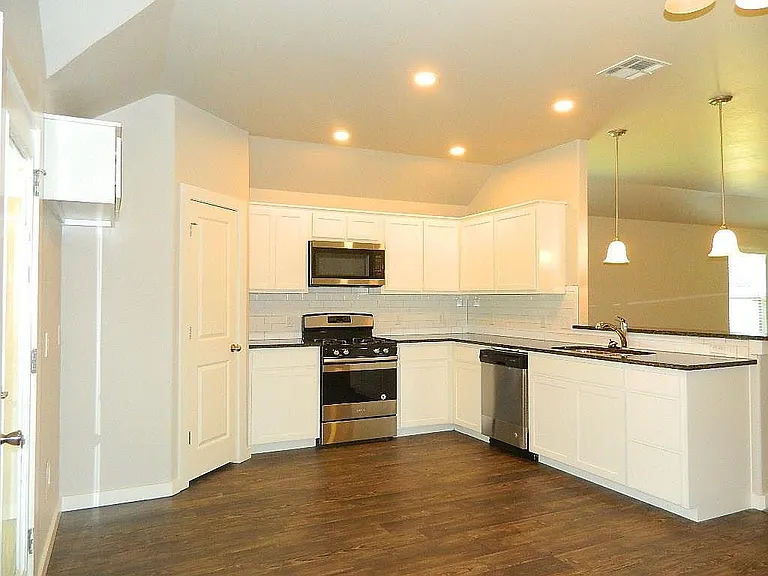 1025 Creekside Dr — Photo 7