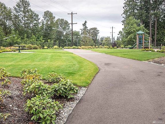 4th image of 1618 98th Ave SE