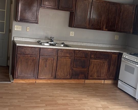 2nd image of 510 Jefferson St #3