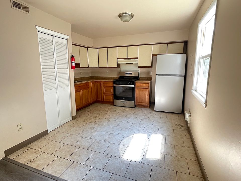 1st image of 123 Earl Ave APT 1