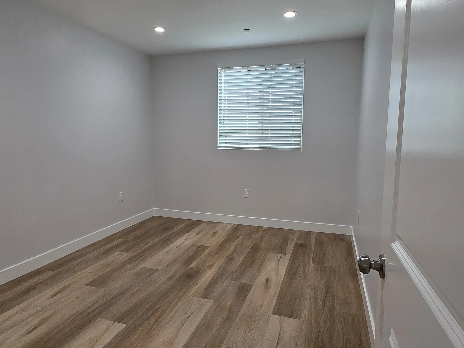 2 bed, 825 sqft, $2,971 — Photo 4