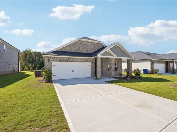 7748 Plymouth Dr, Fairburn, GA 30213