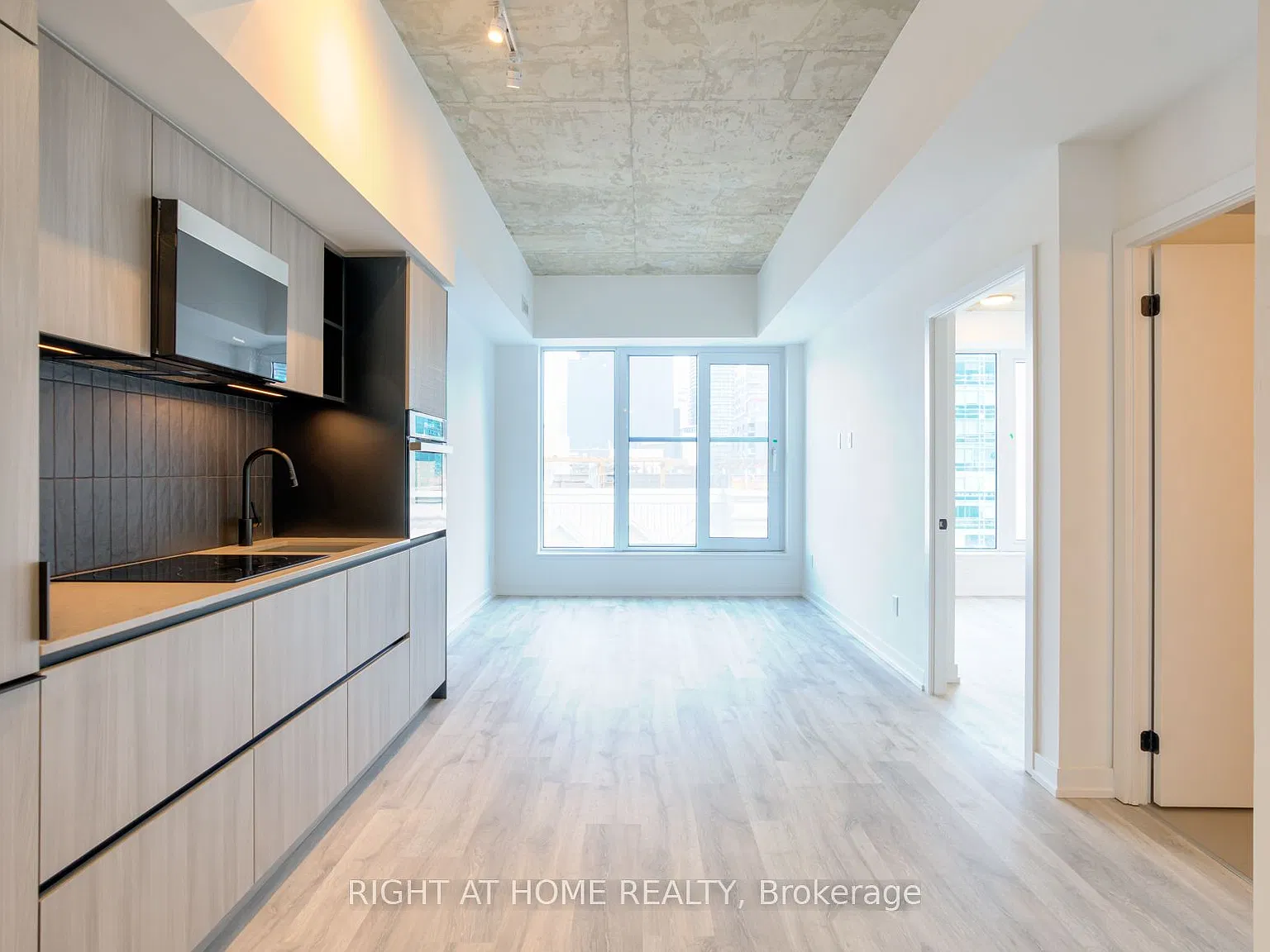 1 bed, $2,400 — Photo 4