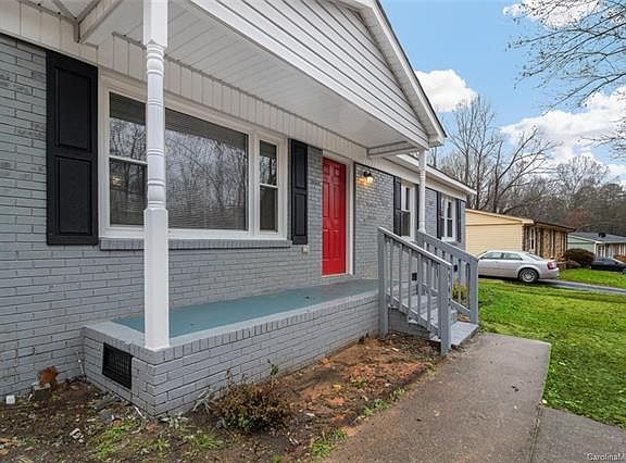 3rd image of 542 Belfast Dr